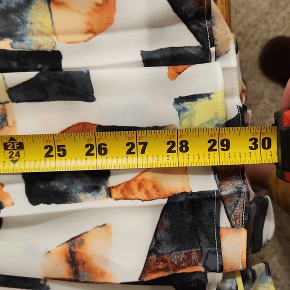 En Thread pleated asymmetrical skirt - Picture 6 of 11